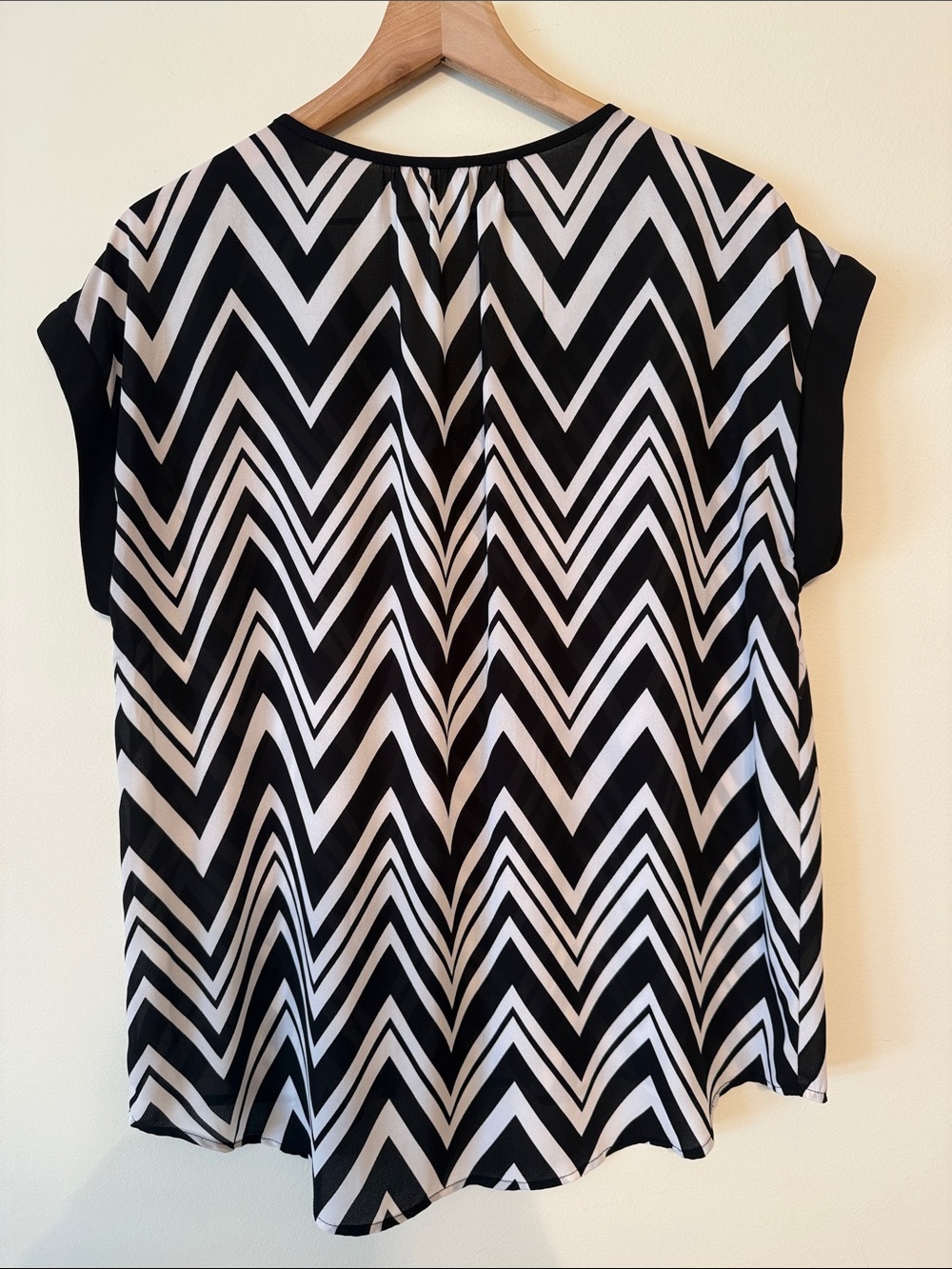 TACERA Black & White Chevron V-Neck Zip Blouse - Picture 3 of 6
